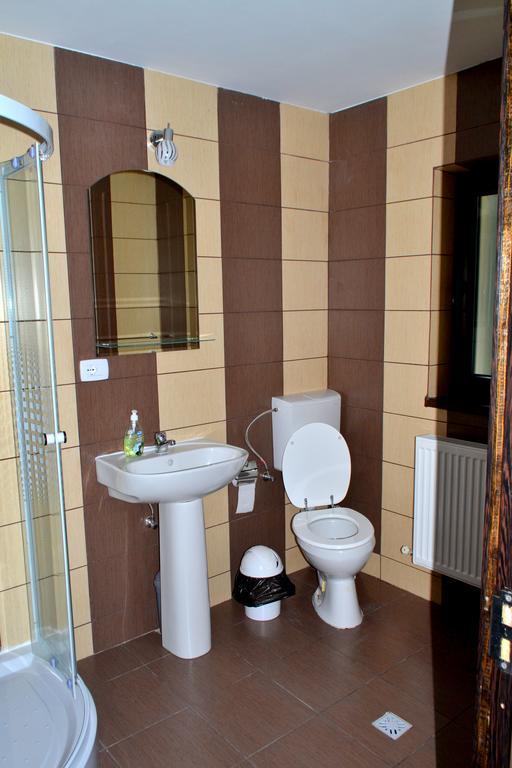 Pensiunea Vatra Bucovinei Vatra Moldovitei Bagian luar foto